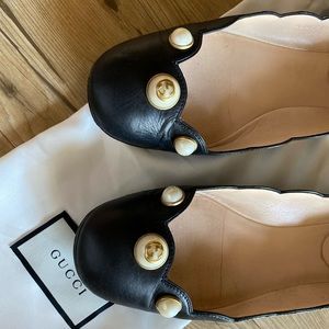 Authentic Gucci leather pearl flats black leather shoes